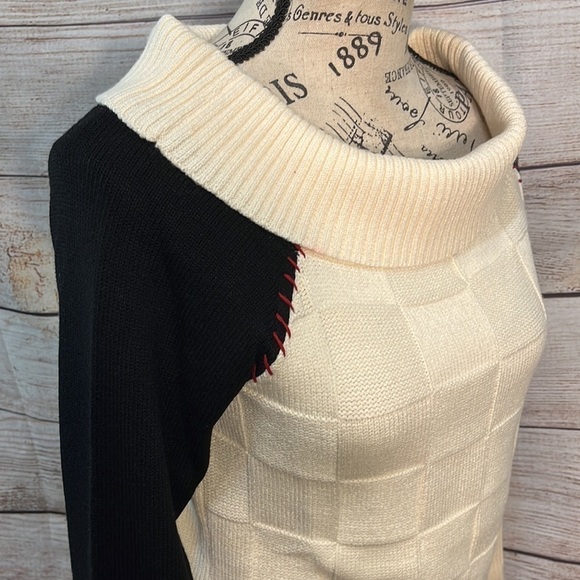 Elaris Sweater Cowl Neck Cropped Stitched Accents Size Small - Picture 3 of 8